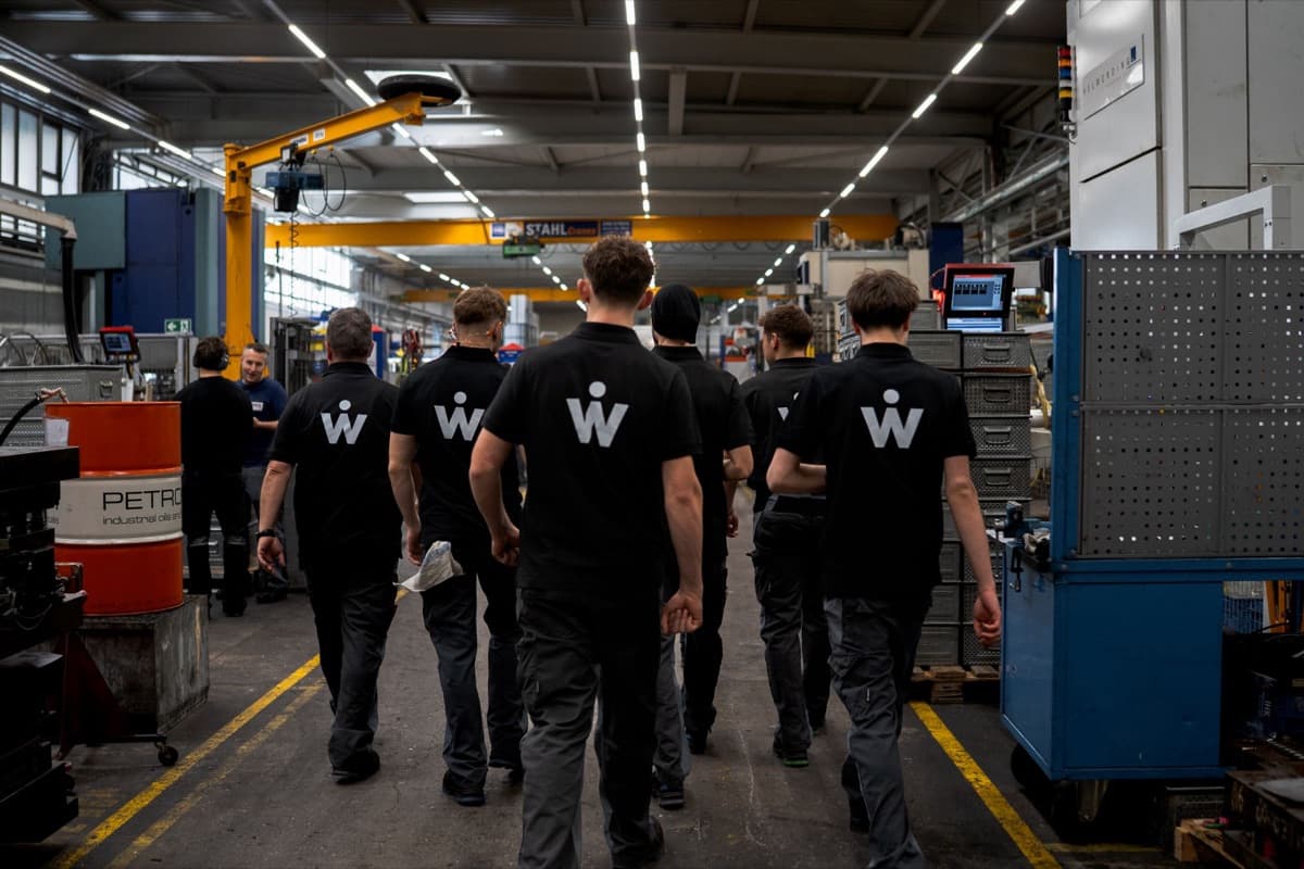 Mitarbeitende von Woregg in der Produktion
