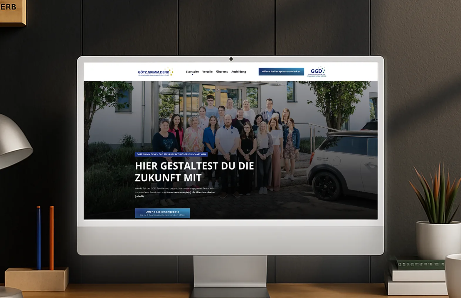 Erlebnis-Karriereseite von Götz.Grimm.Denk Wirtschaftsprüfer.Steuerberater GmbH & Co. KG auf einem Monitor